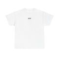 Noir Graphic Tee — Streetwear tričko s minimalistickým logem vpředu a výrazným vintage gotickým potiskem na zádech